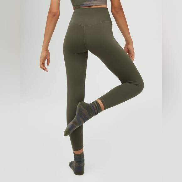 OFFLINE By Aerie Real Me High Waisted Legging in Olive Green Size Large - Picture 3 of 7